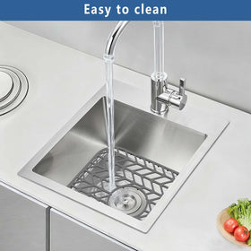 AWOKE mat provides anti-slip grip to keep dishes in place during use.