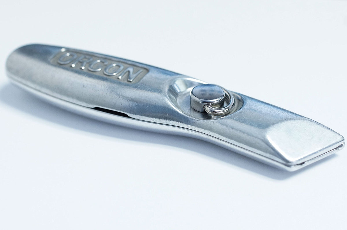 Close-up of blade compatibility for conventional and heavy-duty blades with Ayoii Orcon.