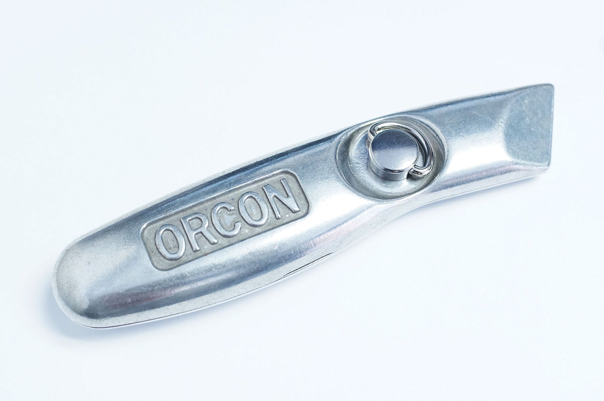 Ayoii Orcon utility knife with D-ring for easy blade changes and quick loading.
