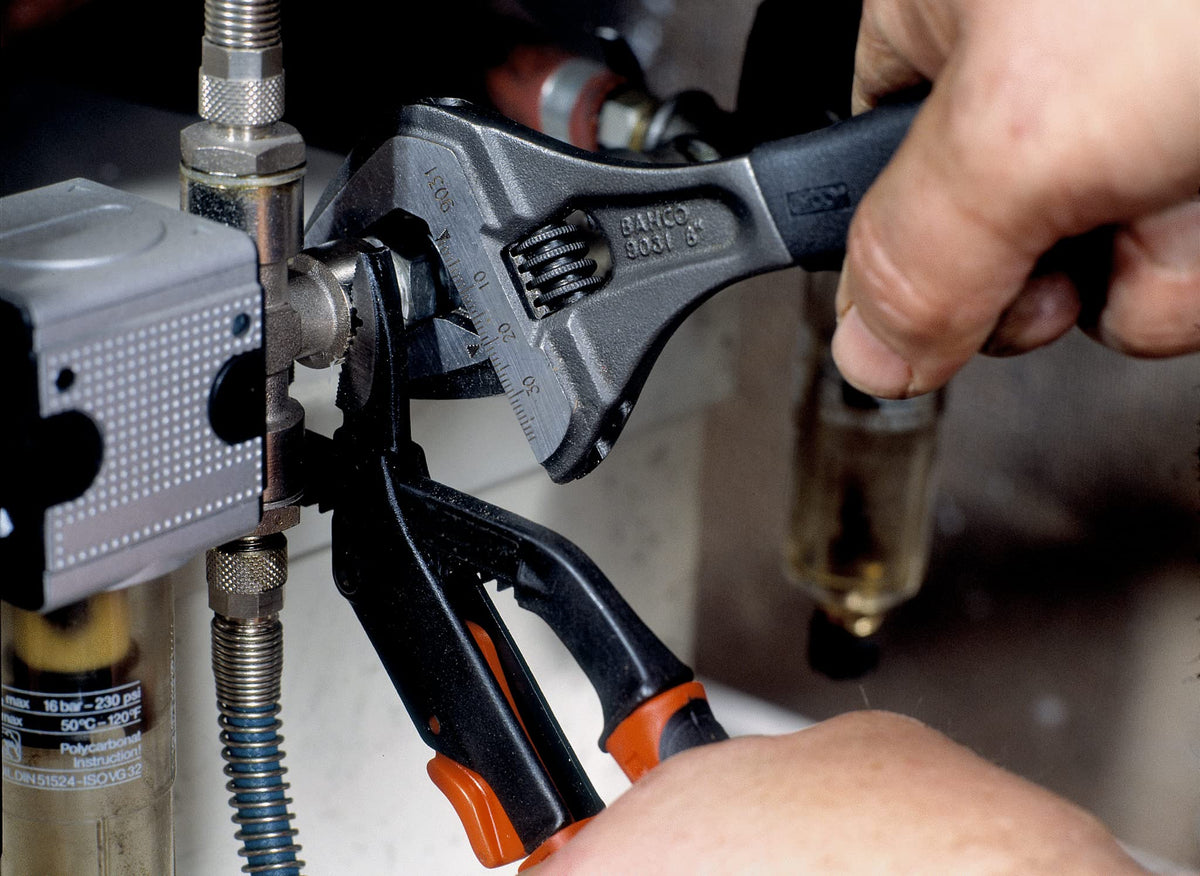 Bahco BAH9031RUS ergonomic grip supports steady torque.