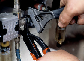 Bahco BAH9031RUS ergonomic grip supports steady torque.