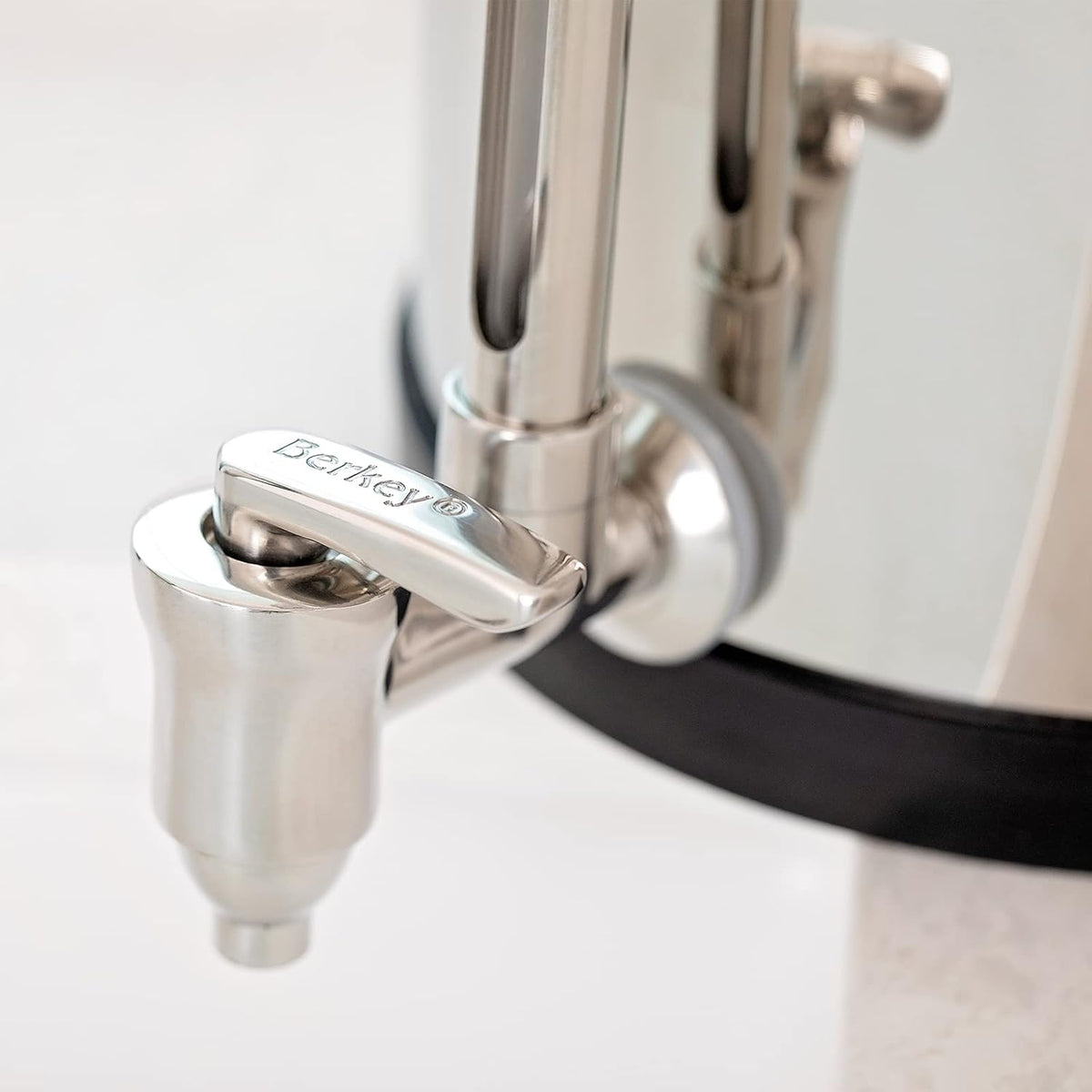 Berkey Deluxe 10-inch spigot view shows water level clearly for easy monitoring.