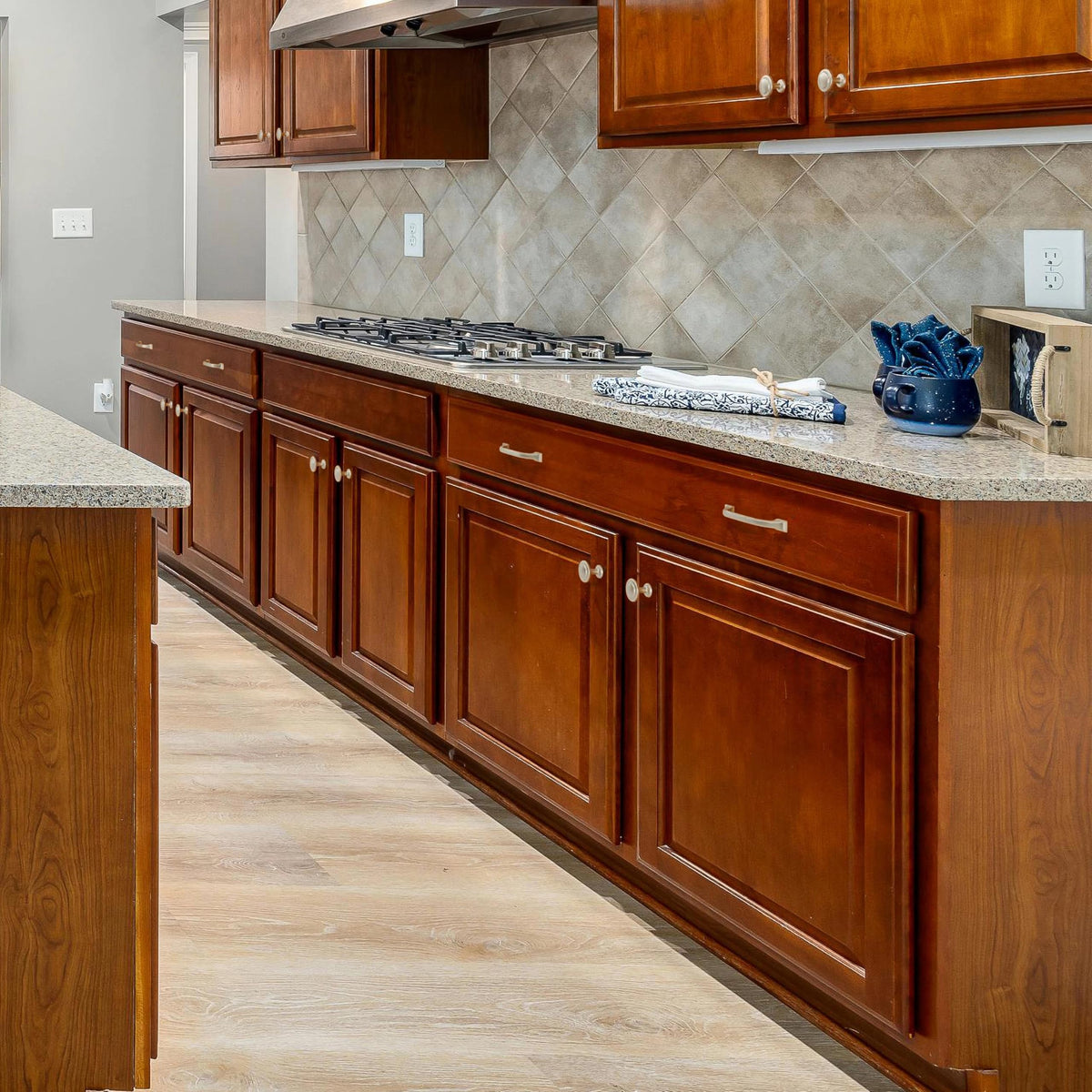 BEROSSA cabinet pulls paired with drawers for easy alignment and uniform finish.