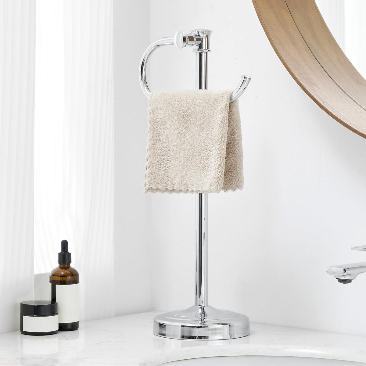 BESy 17-inch stand towel bar base shows upright stability for towels