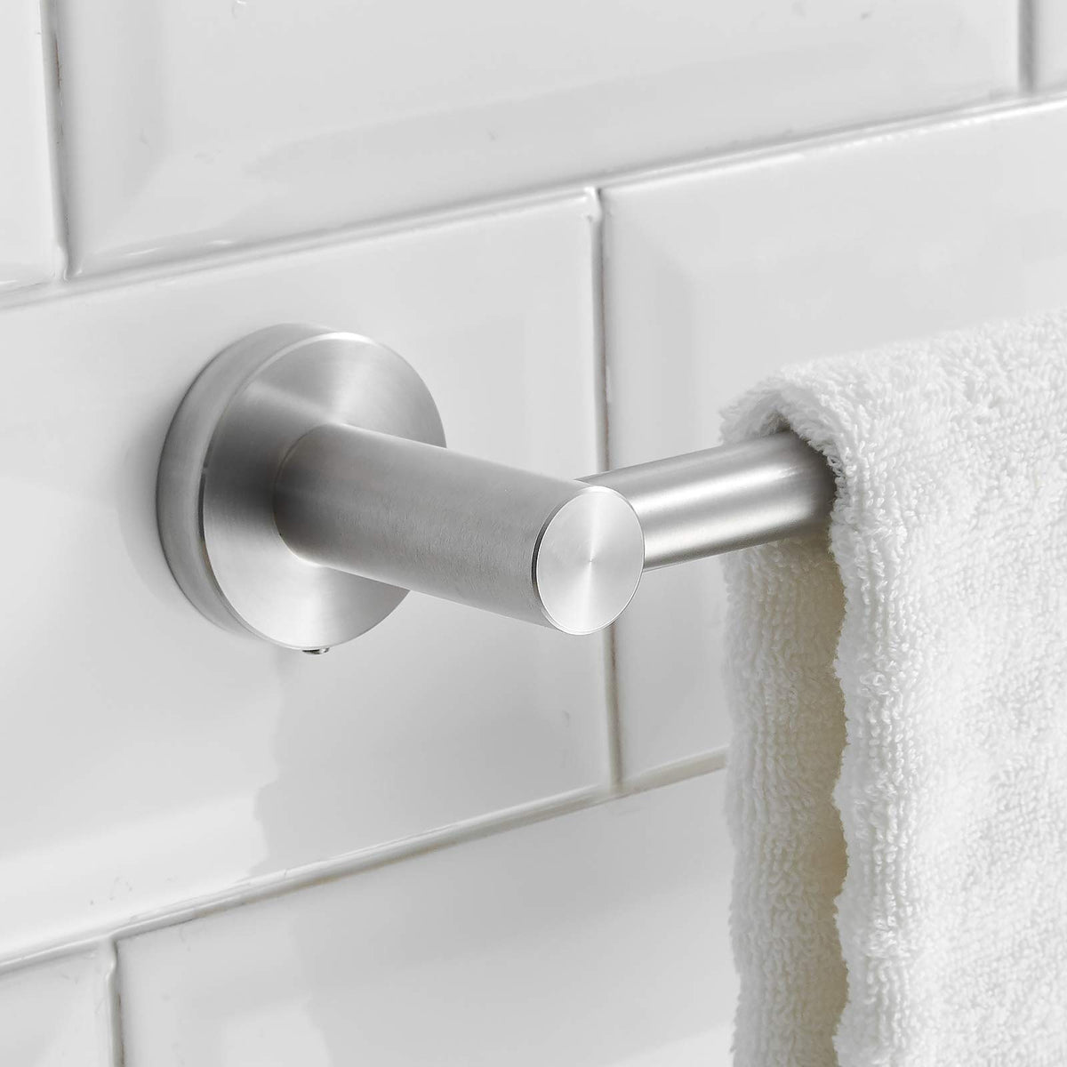 BESy heavy-duty metal construction supports towels reliably.