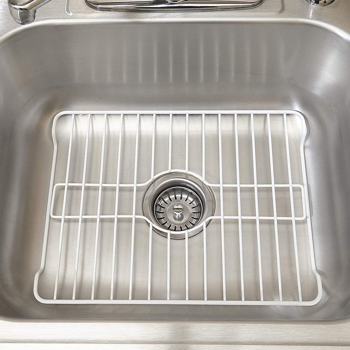Better Houseware raised grid promotes drainage and quick air-drying of dishes.