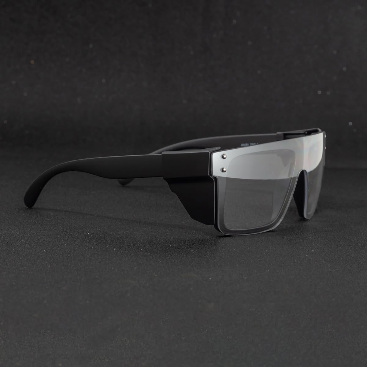 BINGKING lightweight polycarbonate construction for all-day comfort.