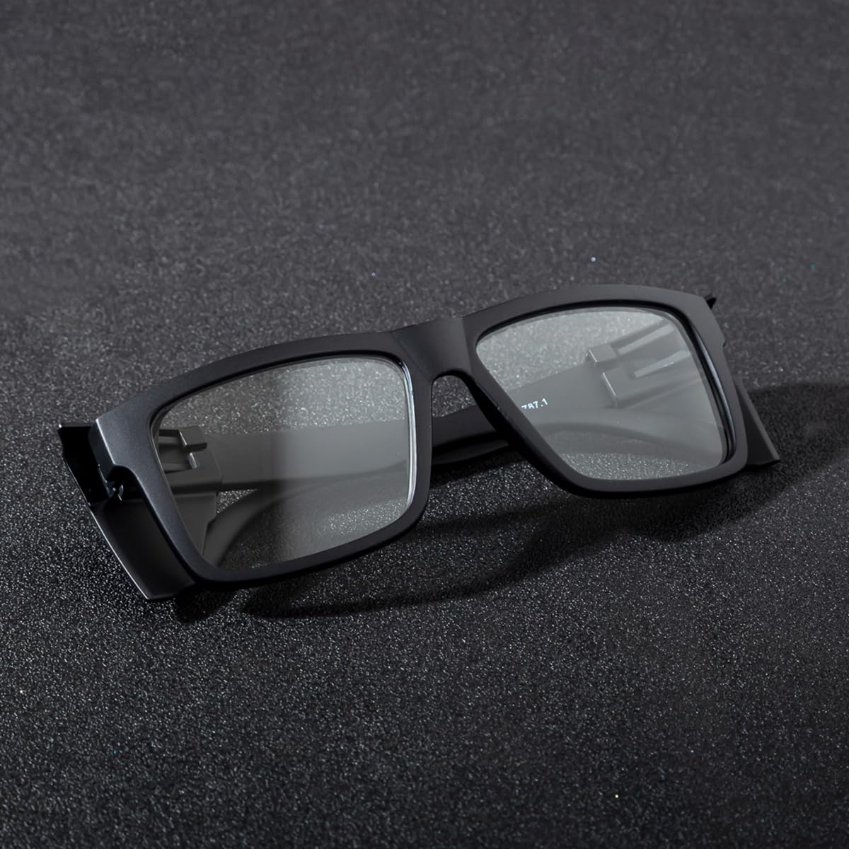 BINGKING matte black frame design combines comfort with a modern look.