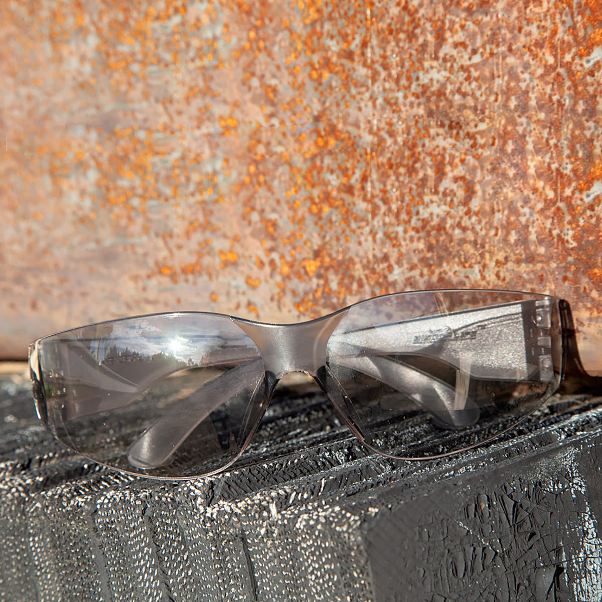 Anti-scratch coating on BISON LIFE glasses maintains clear visibility.