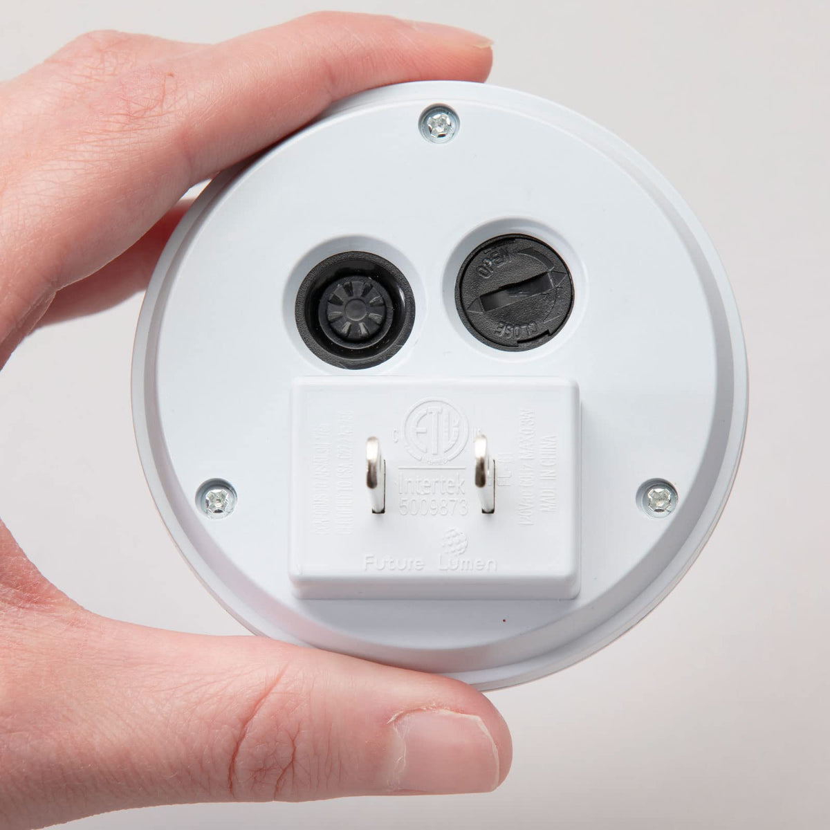 Bits and Pieces LR44 battery backup keeps light running when the power flickers
