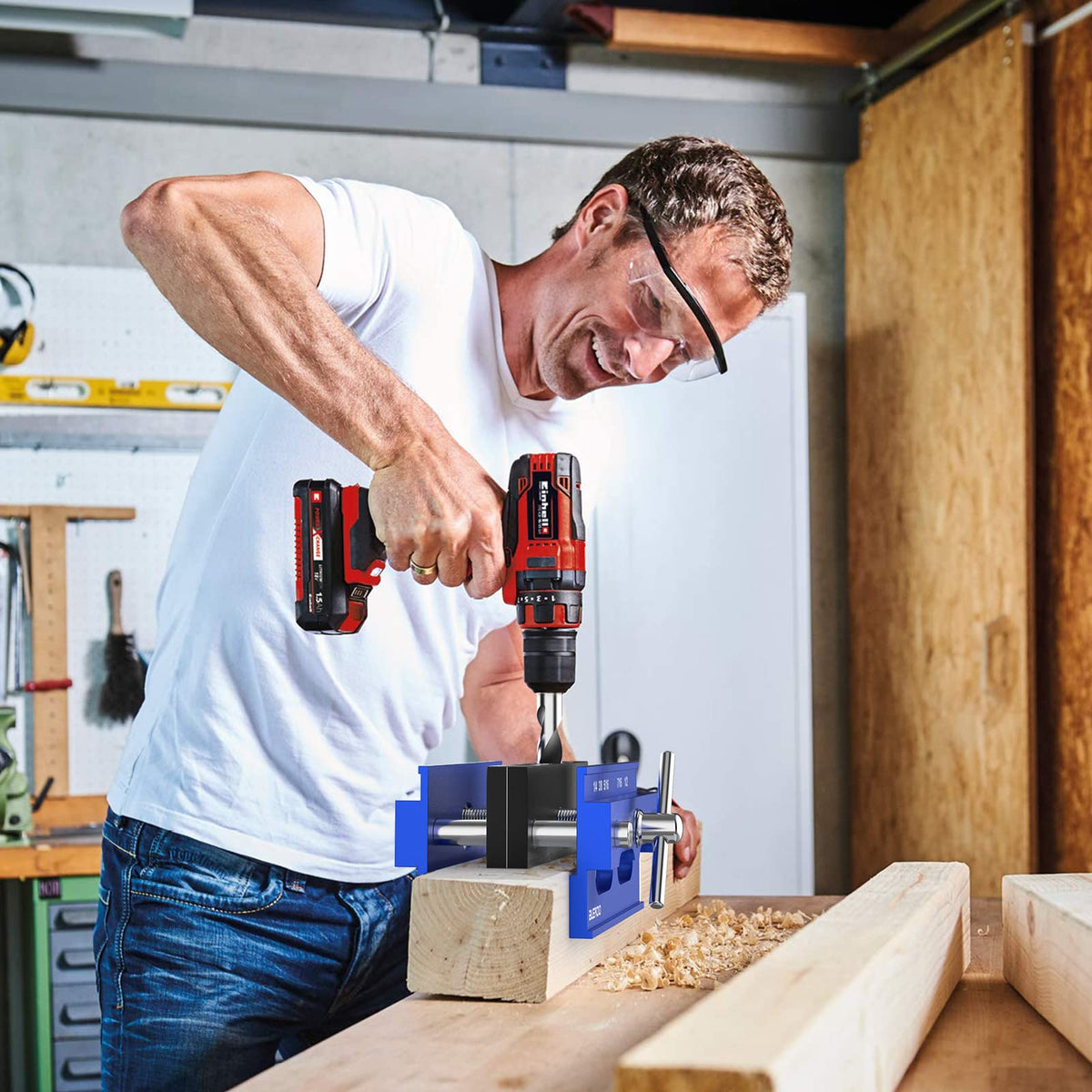 Blekoo included accessories and bushings support diverse woodworking tasks.