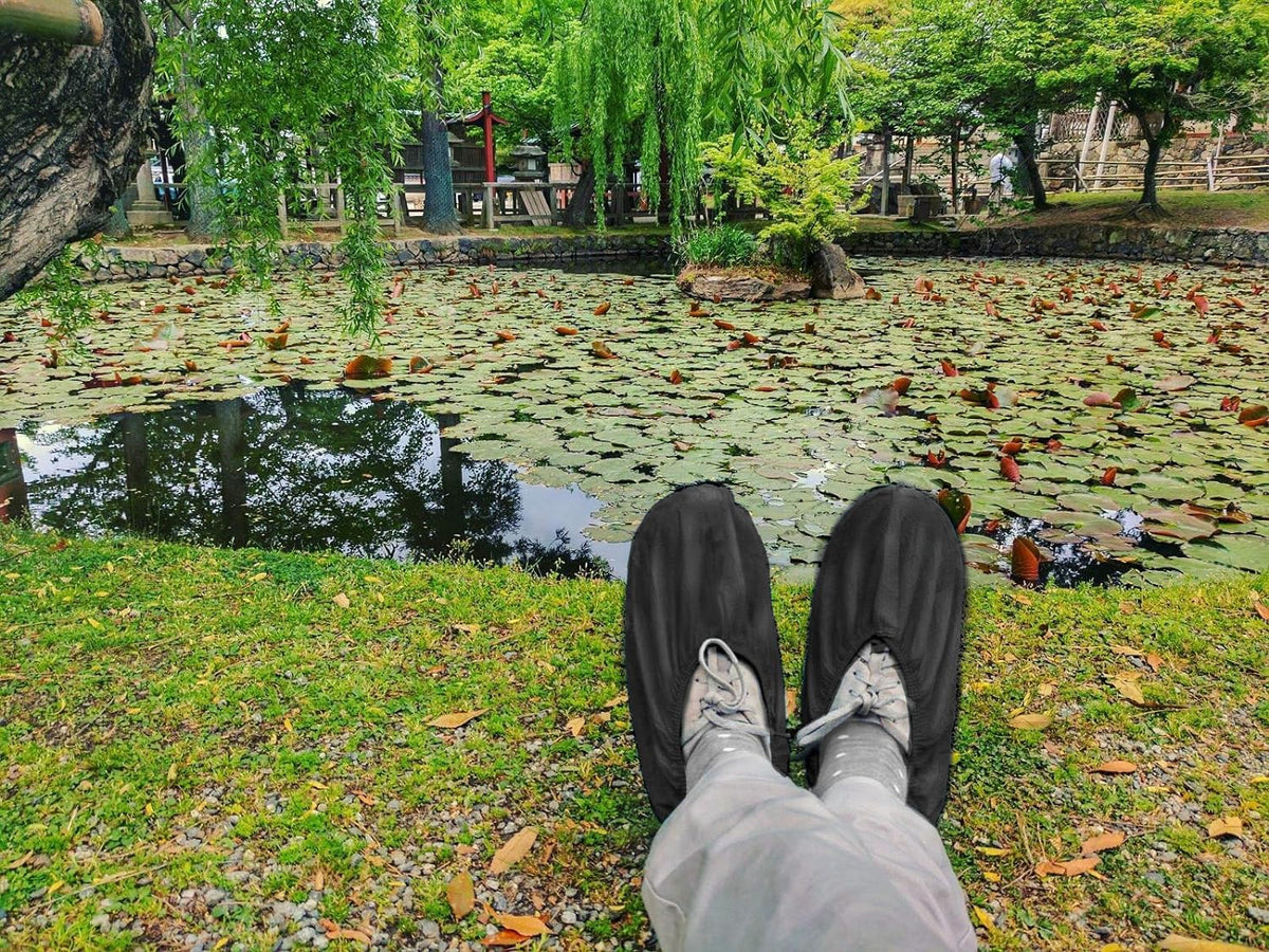 Water-resistant layer of Blue Shoe Guys boot covers in action
