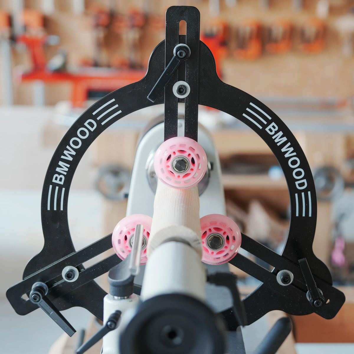 BMWOOD MC-FS7 roller system provides smooth rotation and keeps the workpiece protected.