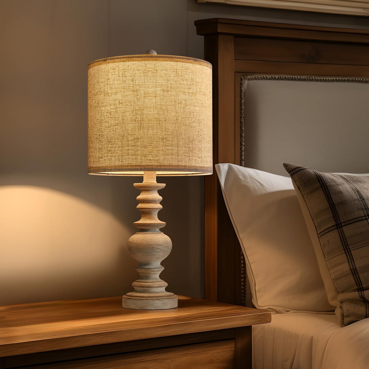BOBOMOMO Tradition antique lamp base detail showing sturdy craftsmanship.
