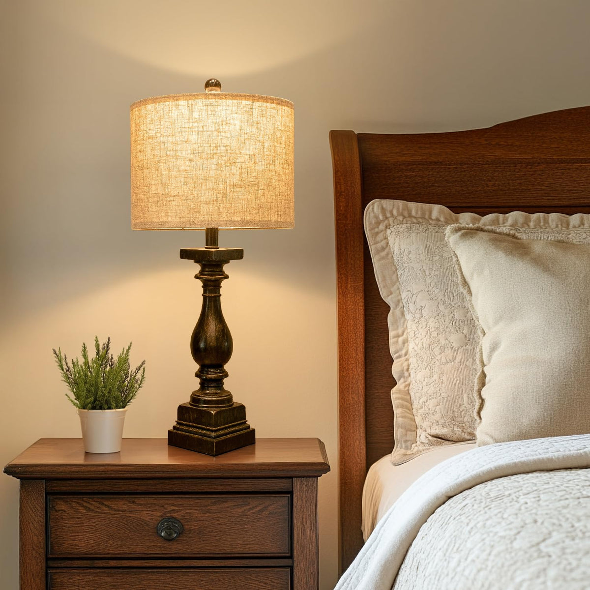 BOBOMOMO USB charging works even when lamps are off.