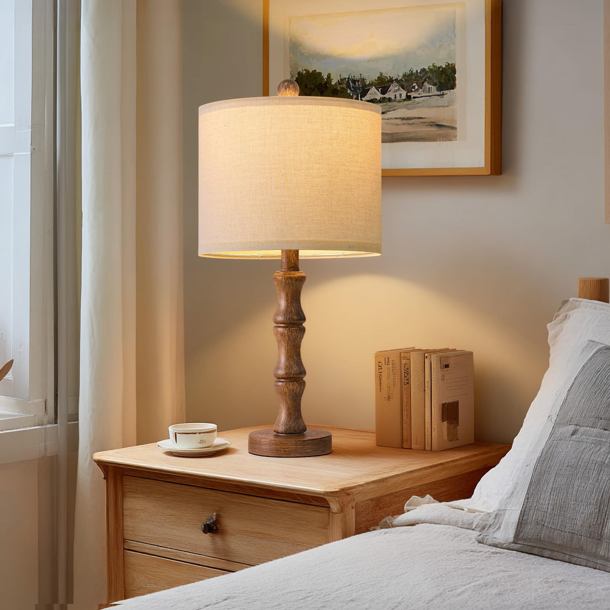 BOBOMOMO wood-grain resin base lamp adds durable farmhouse charm