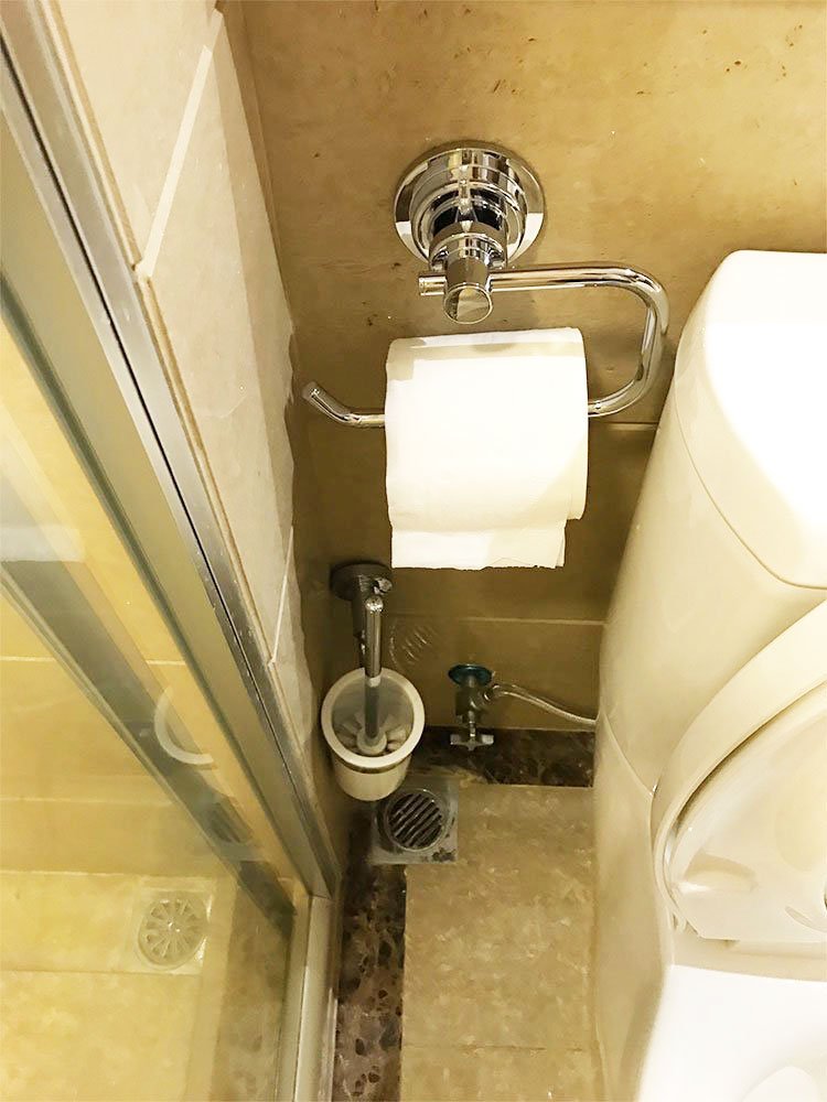 BOPai strong suction cup holds paper or towels securely.