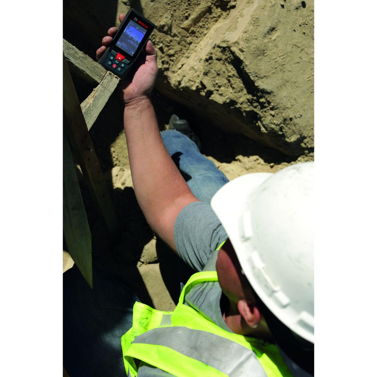 Bosch Blaze GLM400C 400 ft range suits site surveys