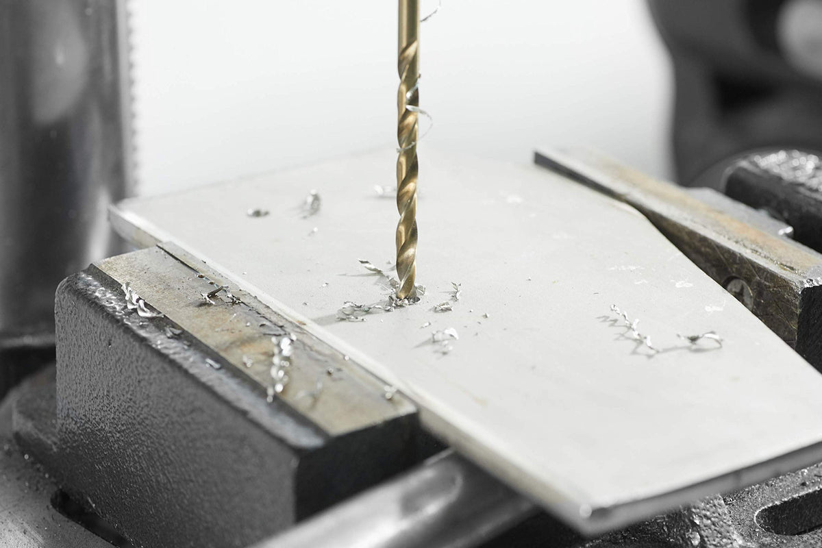 Bosch CO2159B surface-hardened tip penetrating metal surface