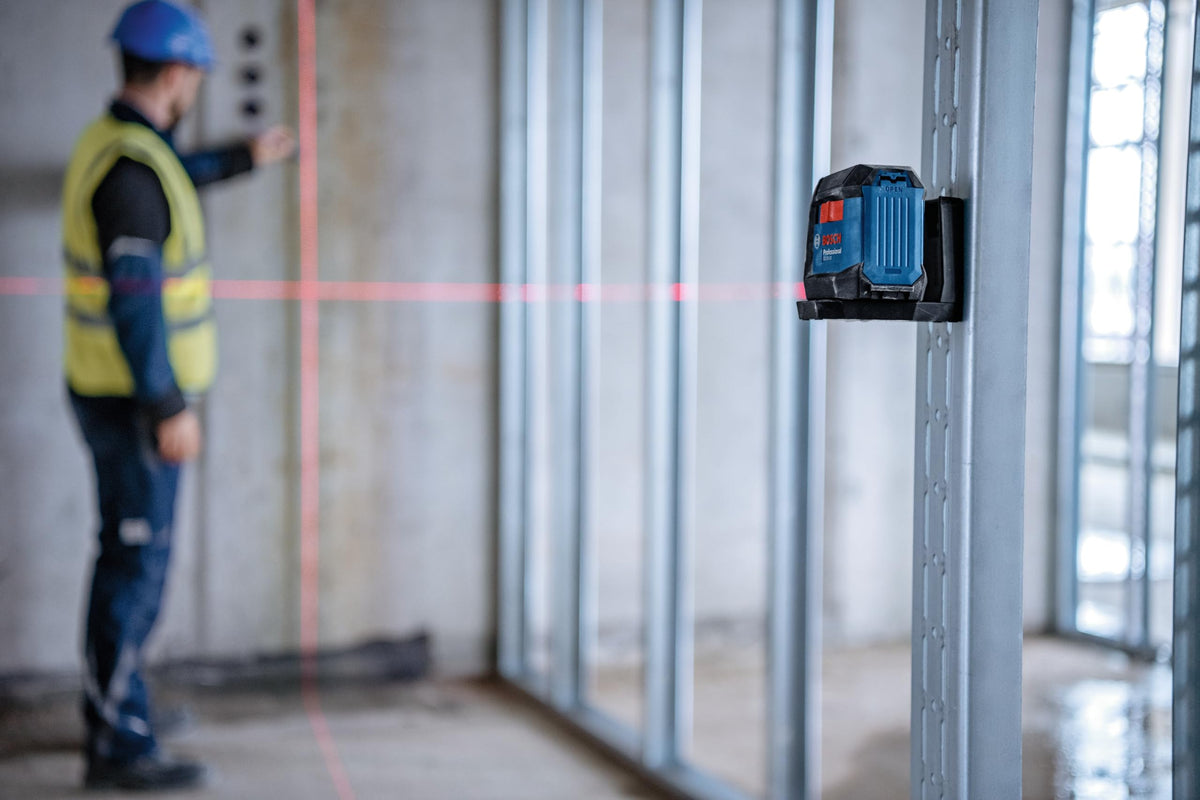 Bosch GLL50-20 included batteries ready for use.