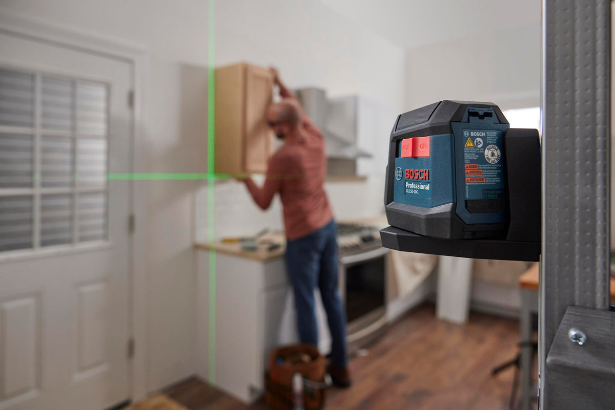 Bosch GLL50-20G rugged rubber overmold protects key points from impacts.