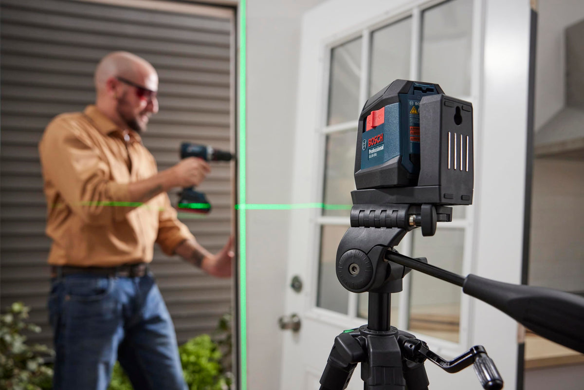 Bosch GLL50-20G smart pendulum system maintains accurate leveling during setup.