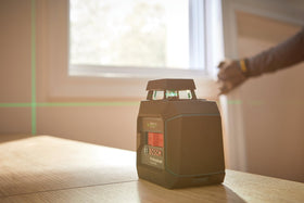 Bosch GLL50-40G with case and four AA batteries for transport.