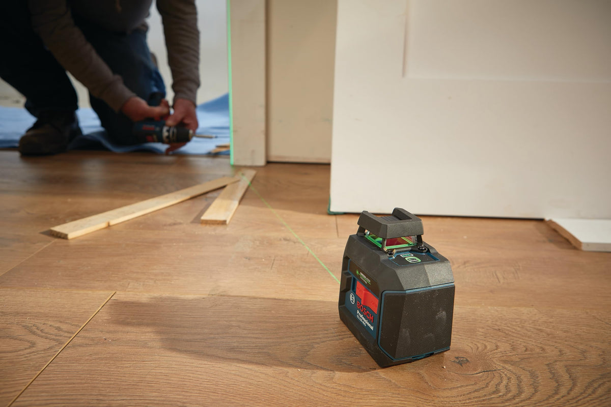 Bosch GLL50-40G rugged rubber overmold protecting impact points.