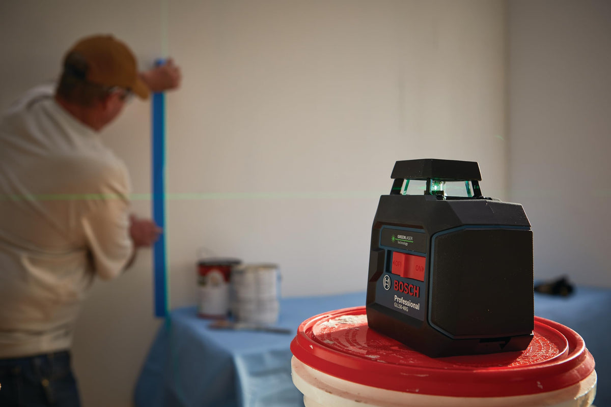 Bosch GLL50-40G 100-ft working diameter reference lines in action.