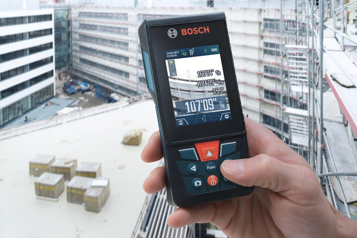 Bosch GLM400CL inclinometer shows pitch angle for level measurements.