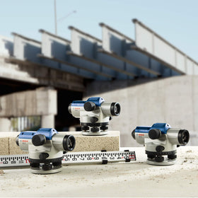 Bosch GOL32CK grade rod aids precise height measurement on site