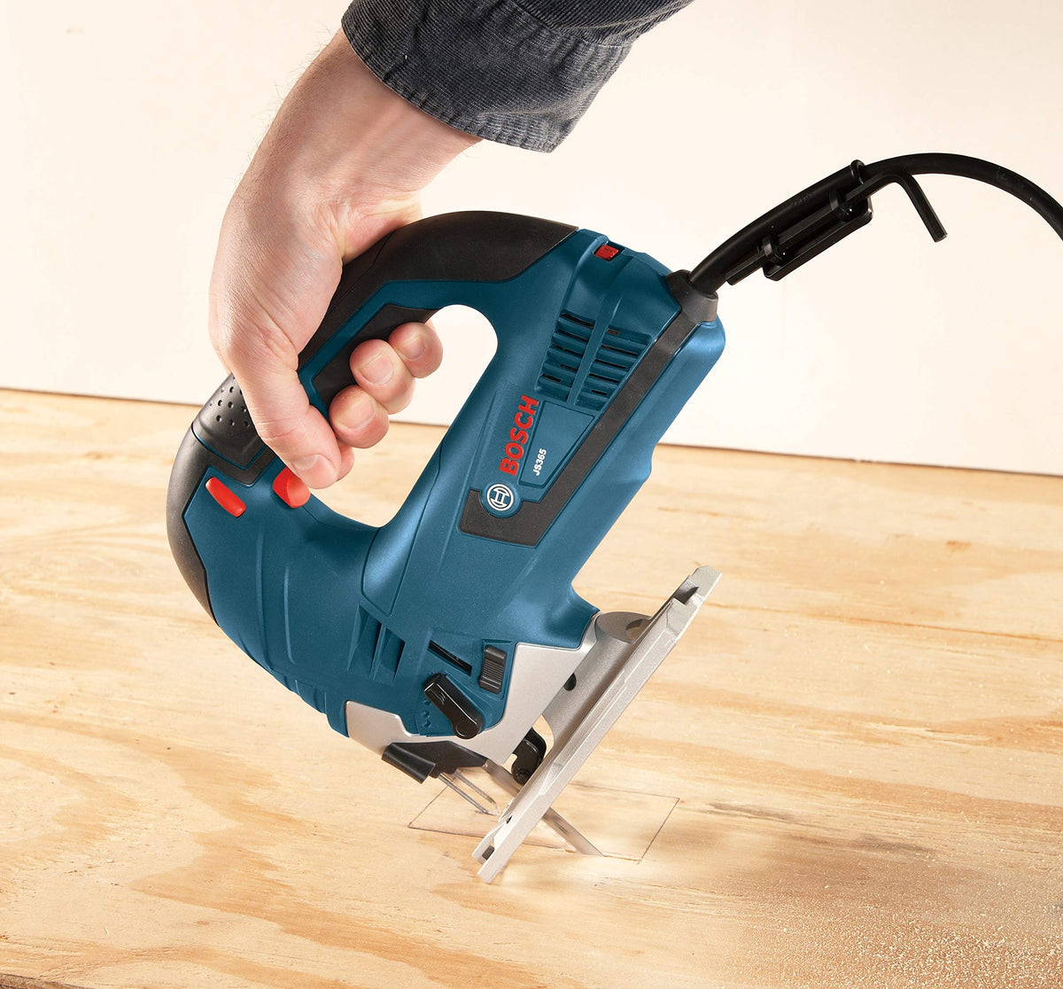 Bosch JS365 adjustable dust blower keeps the cut line clear.