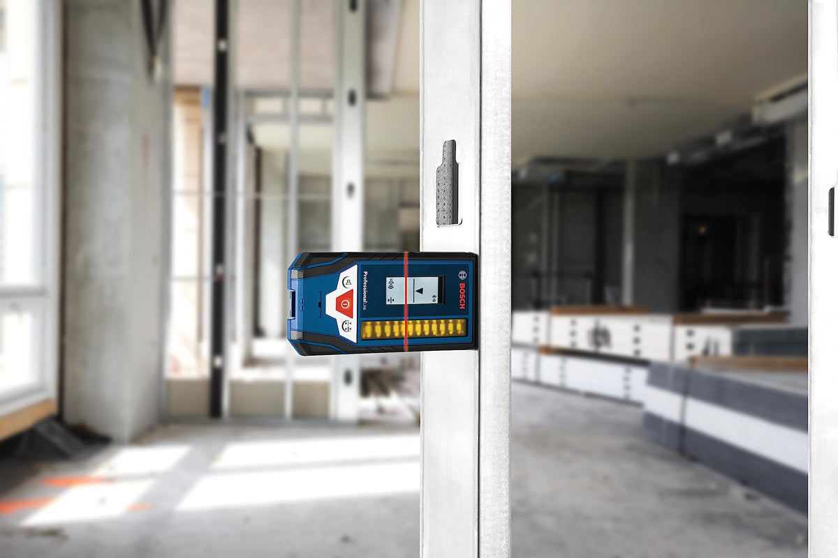 LR8 belt pouch and batteries support on-site transport and use