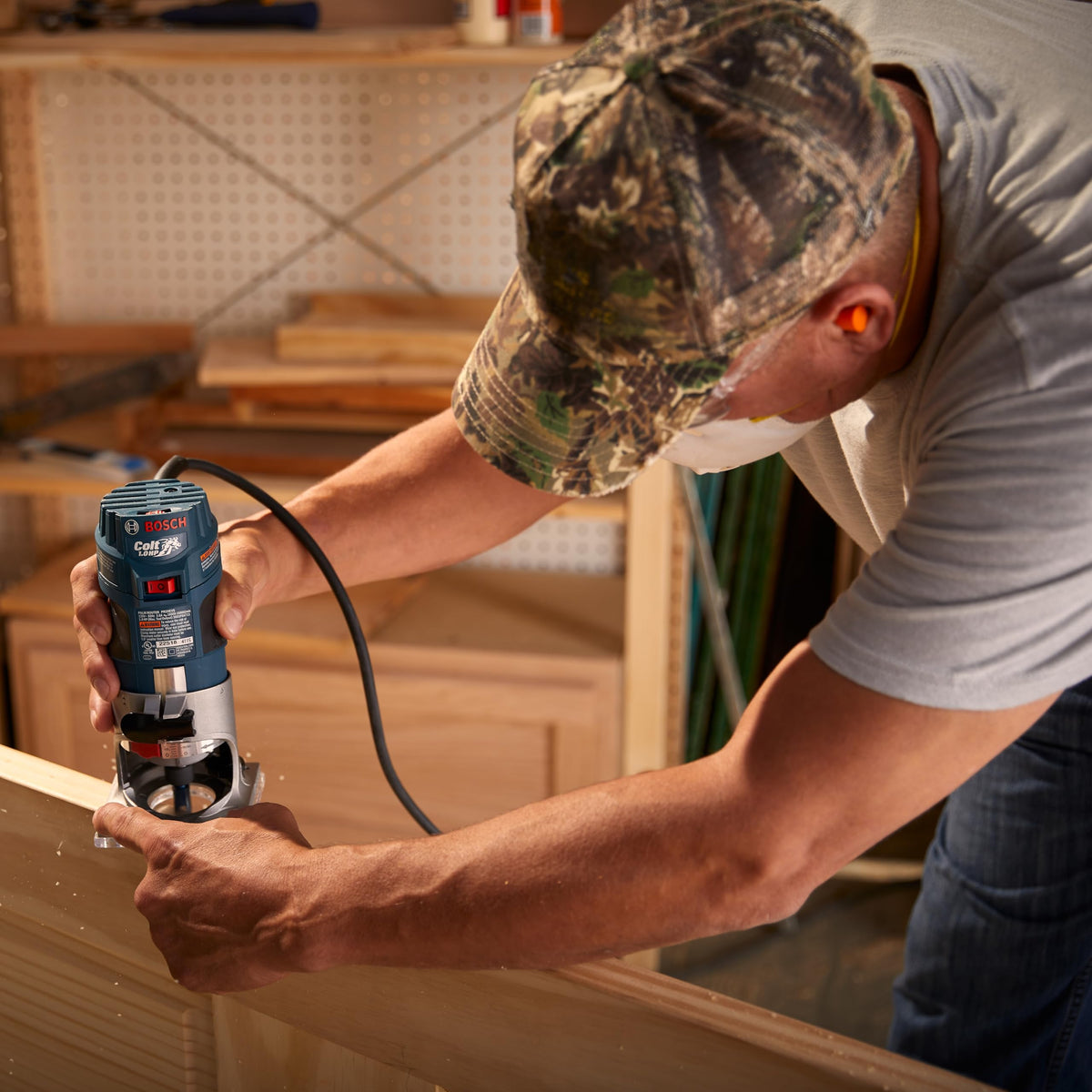 Bosch PR20EVS Colt palm router accepts up to 1-5/16 inch bits for versatility