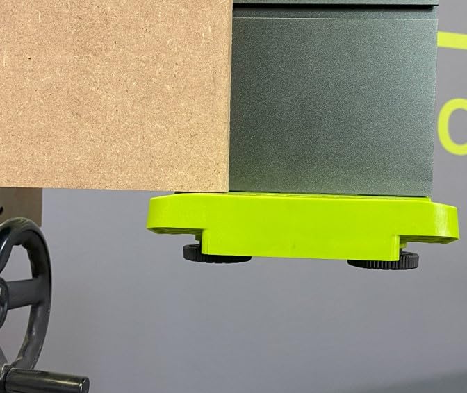 Beveled edges on XT1 feed supports ease material entry into the saw.