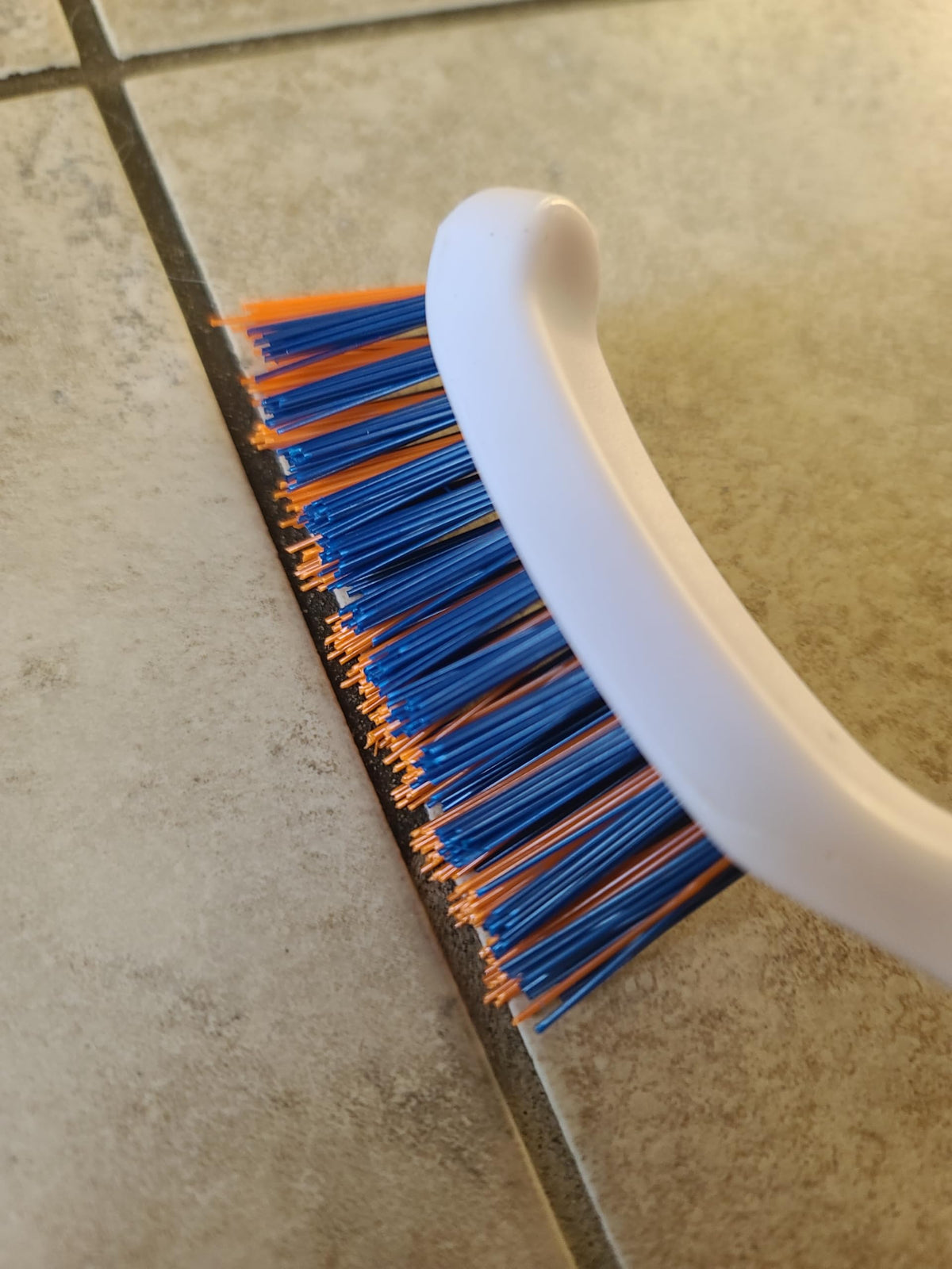 BRING IT ON! CLEANER versatile cleaning tool for kitchen and bathroom grout and tiles.