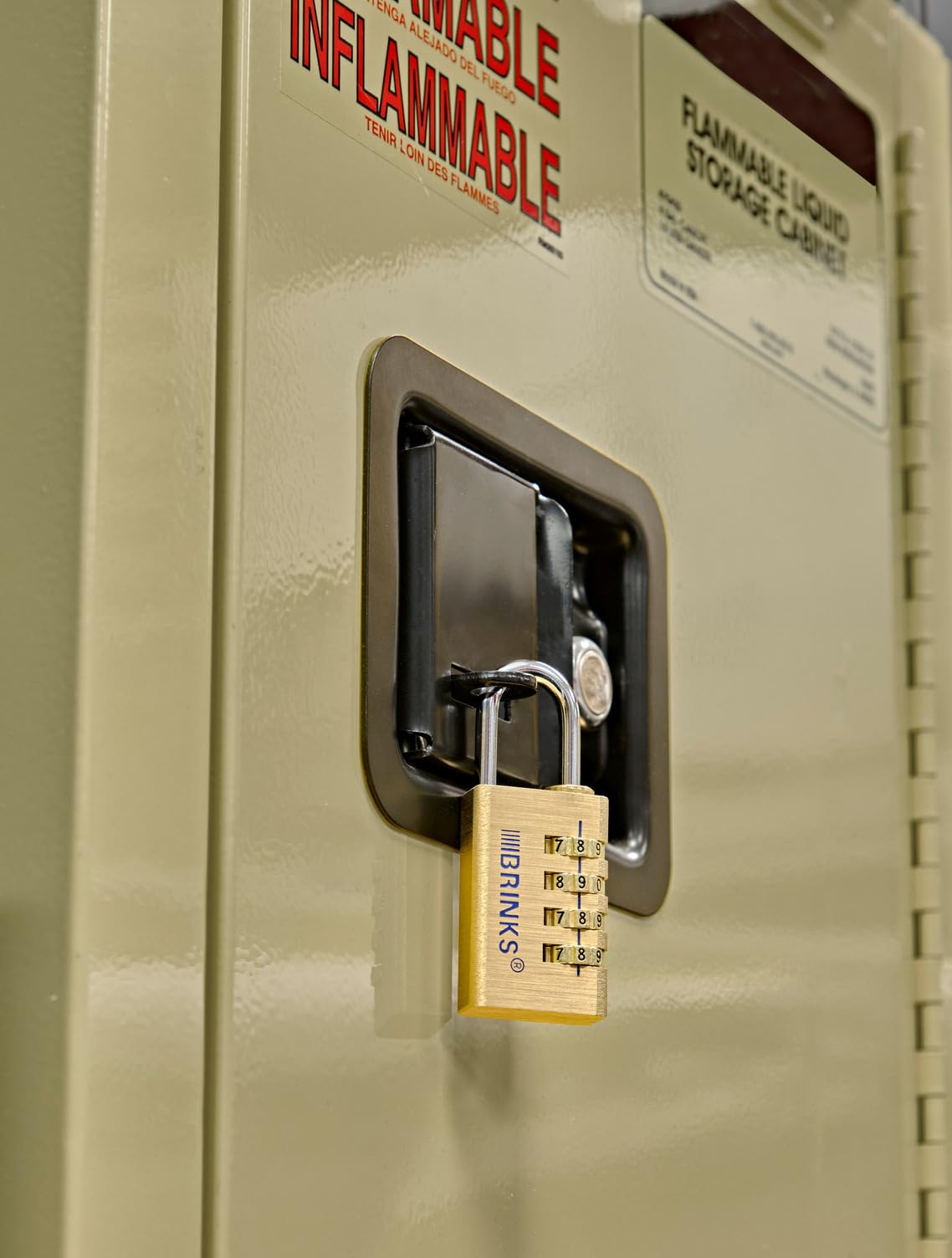 BRINKS padlock in packaging, ready to buy.