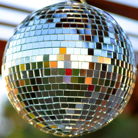 B&S FEEL dynamic light reflections for entertaining spaces