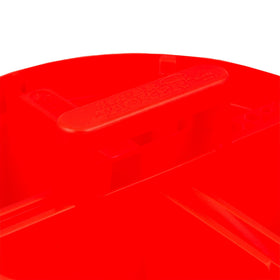 Center carry handle for easy transport of the stacked tray.