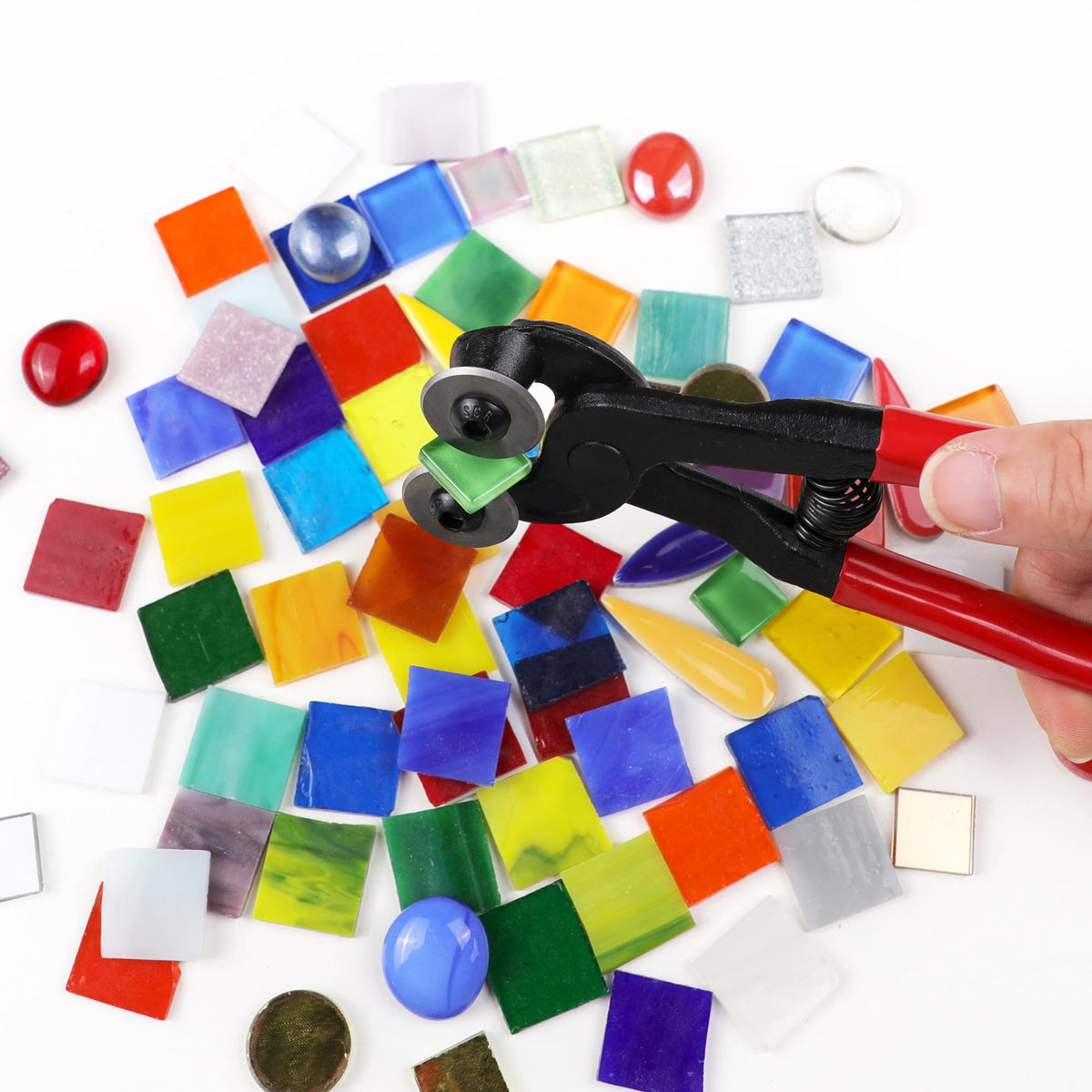 Buenoarte Glass Tile Nippers enables precise cutting on glass and ceramic.