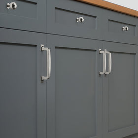 CABDM die-cast zinc alloy knob highlighting sturdy construction and easy installation.