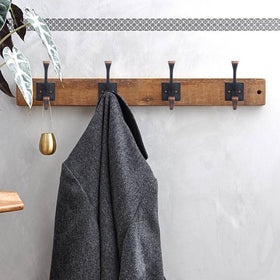 CABDM zinc alloy construction ensures durable rust-resistant hooks for damp spaces.