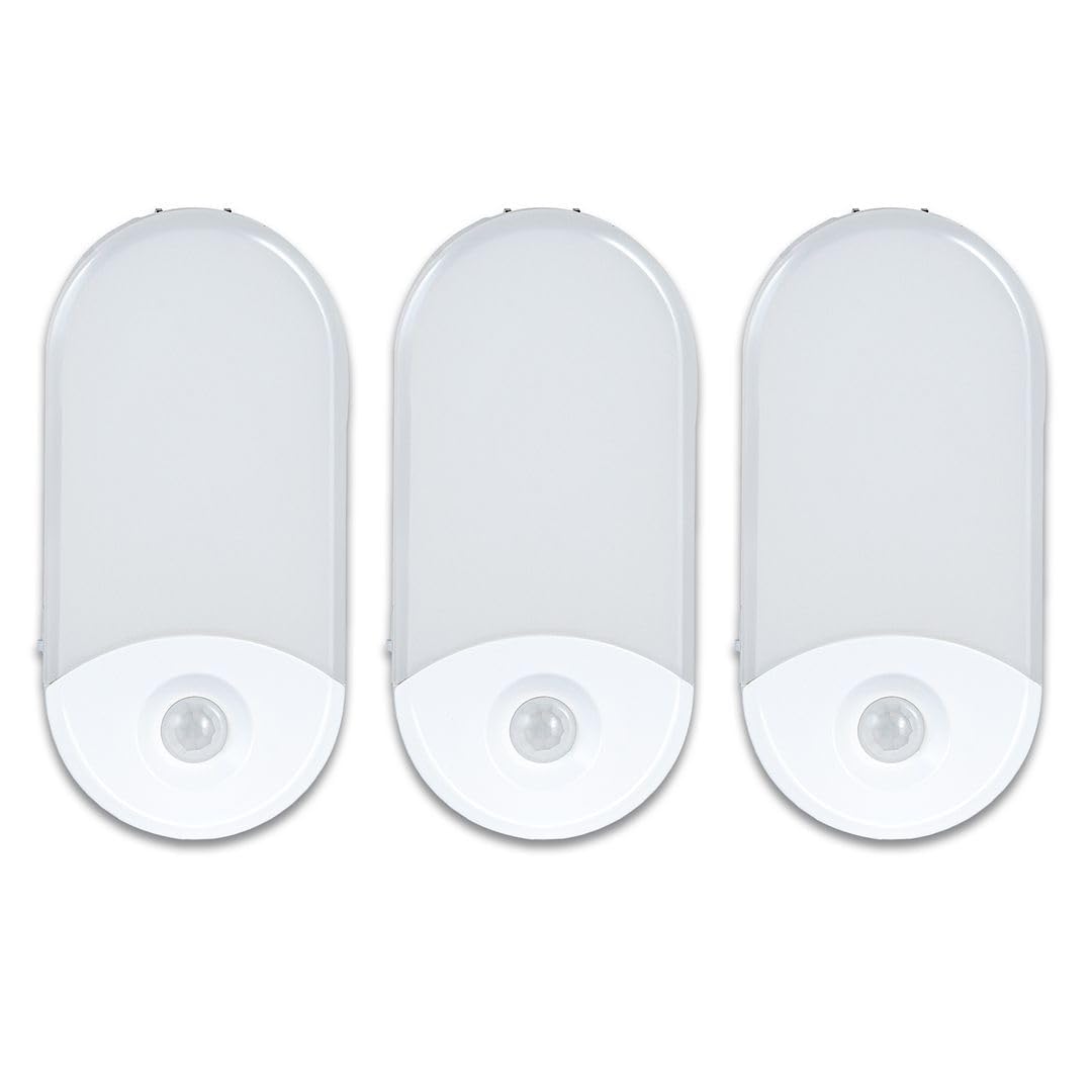 Camelion 4-in-1 night light plugged in provides safe guidance in dim hallways