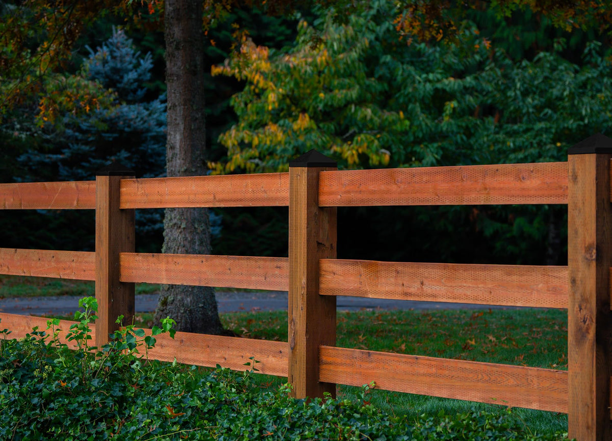 Captiva post cap with screws included ensures quick, secure installation.