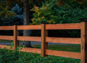 Captiva post cap with screws included ensures quick, secure installation.