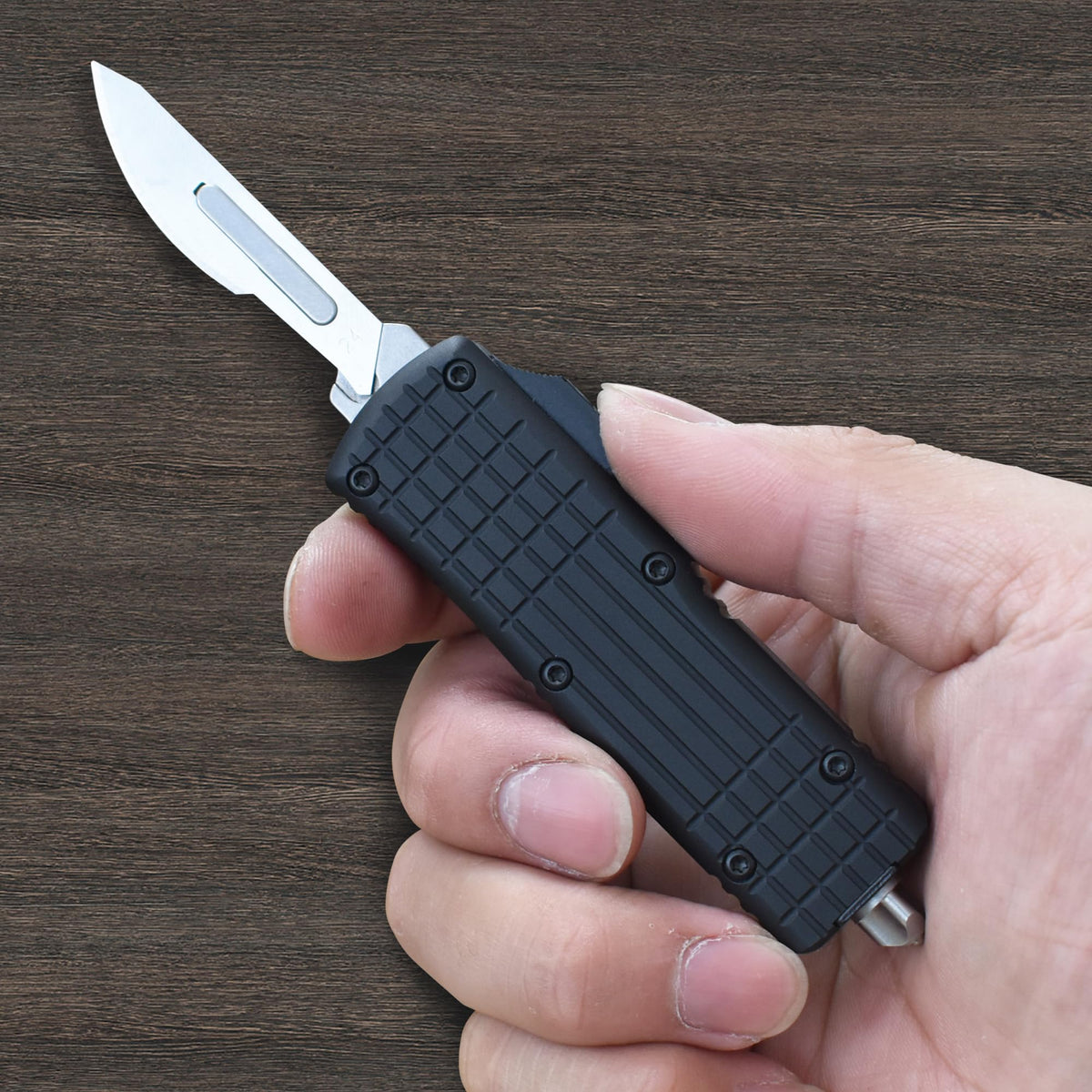 Caressolove auto retract knife in action, smooth safety box cutter for clean, precise cuts.