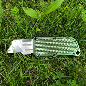 Caressolove box cutter with ergonomic handle for comfortable, precise cutting.