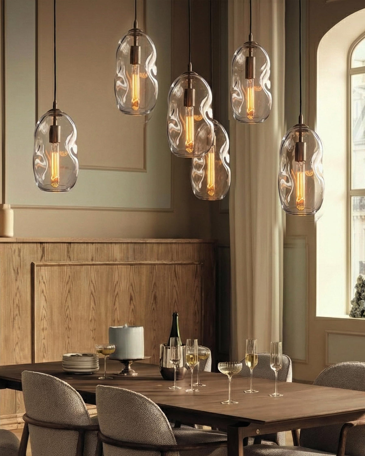 CASAMOTION adjustable lamp head allows angled lighting for balance.