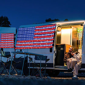 Cerflyer patriotic yard decor light adds flag-net glow to celebrations.