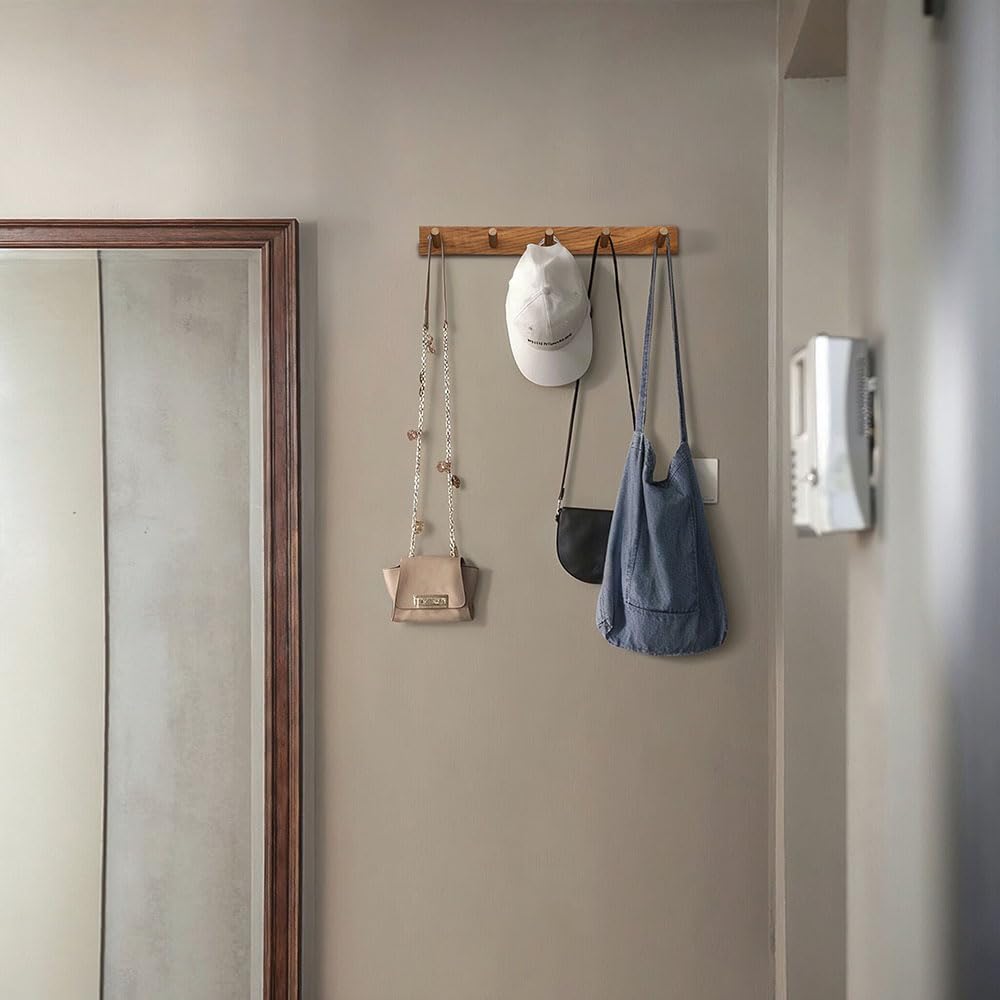 Bathroom installation with Chiumay teak hook resistant to humidity